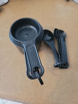 Measuring cups/ spoons