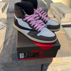 Travis Scott Jordan 1 