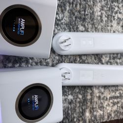 Ubiquiti AmpliFi HD system (2 Routers, 2 Antennas)