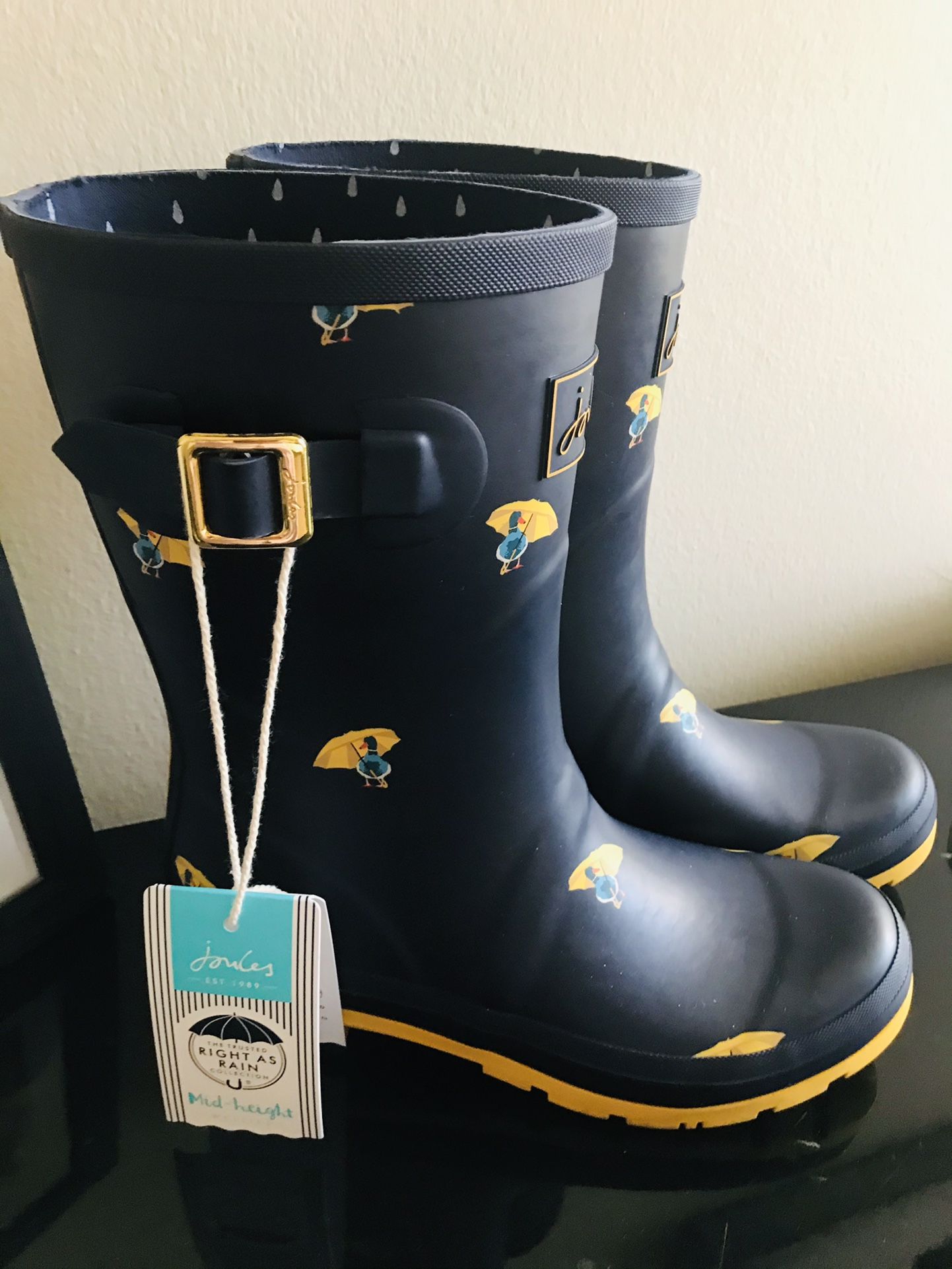 Rain boots size 8 brand new