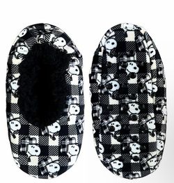 Peanuts snoopy slippers