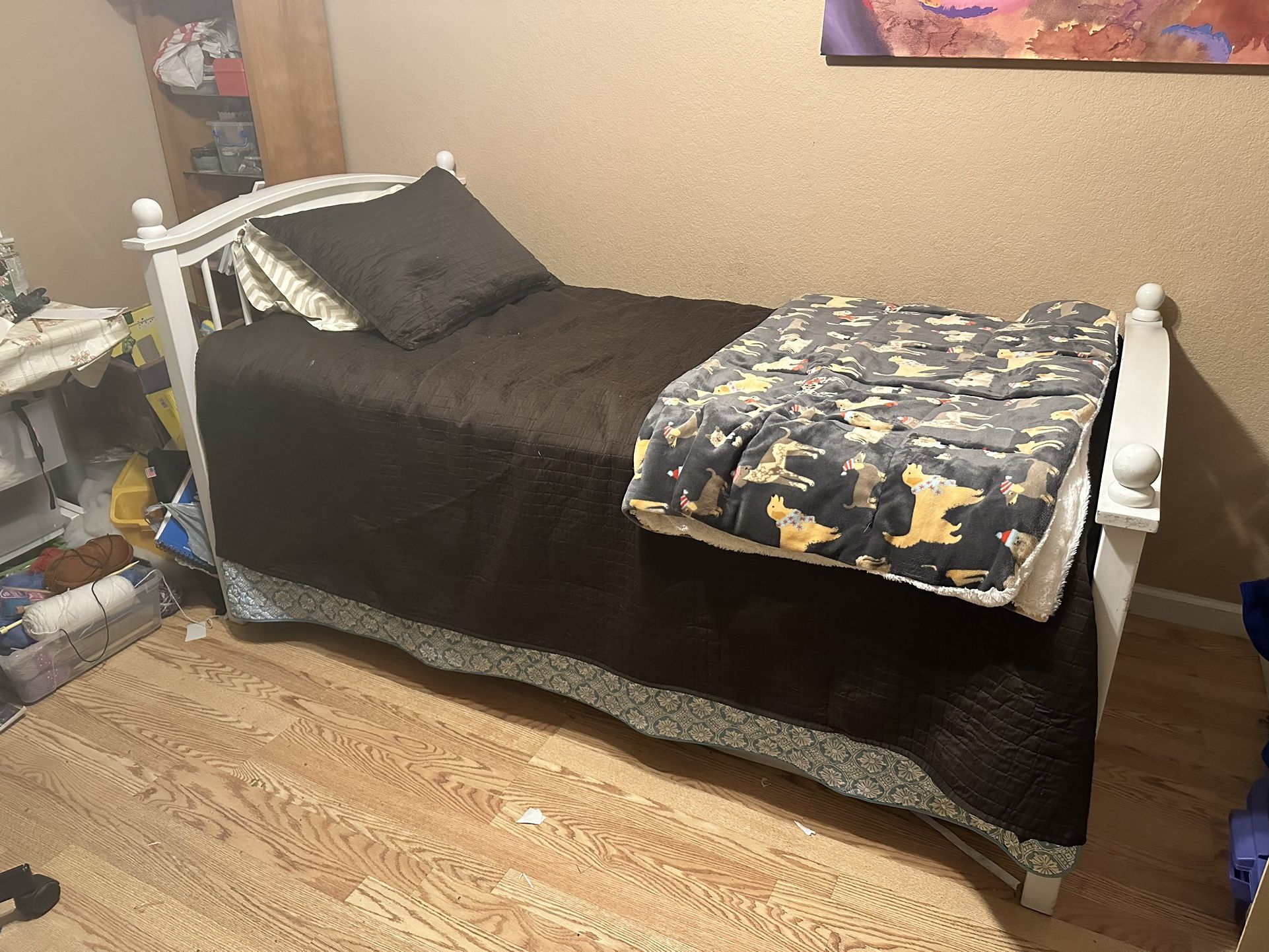 White Twin Girl’s Bed Complete With Frame, Slats, Mattress, Low Box Springs, Pillow-top 