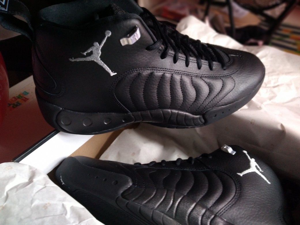 Jordan Sneakers 13M. Also other Jordan Delta 3 in size 10M, 12M, Also North Face Jackets & Boots check my Listings