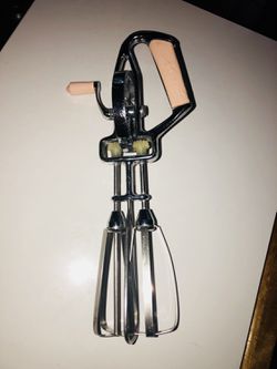 VINTAGE 1950s MAYNARD HAND CRANK MIXER Egg BEATER, PINK HANDLED for Sale in  Rancho Cucamonga, CA - OfferUp