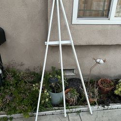 White Wooden Easel 