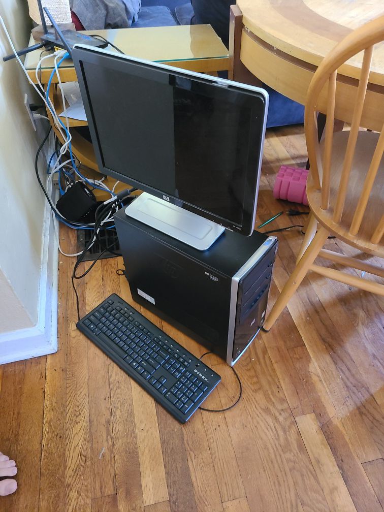 Desktop Computer with Windows Vista. Includes monitor and keyboard