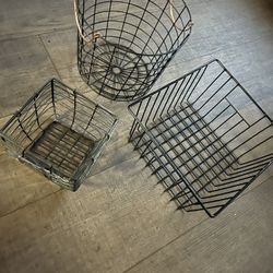 3 Black Baskets 