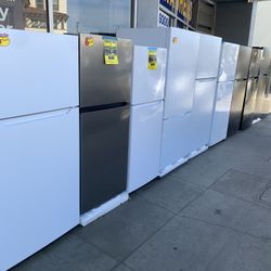 Tenemos Muchos Refrigeradores Llévese El que Necesite Y Pague Después Para Más Información Llamemos O Visitemos!