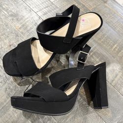 $8 Size 8.5 Heels / Black 