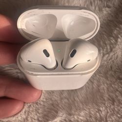 LIKE NEW/ Apple AirPods 2nd Generation  