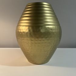 WALBROOK Gold Metal Vase, Round, Hammered, 8x7.25x7 inches, Decorative Flower Vase