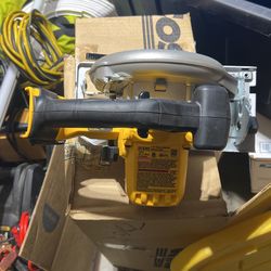 Brand New Dewalt 20v Circular Saw 6.5” 18t Framing 165mm Dca393