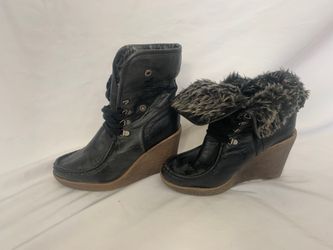 Mossimo women’s leather boots, wit fur, platform wedges, sz 9, wear up or down, super cute!!!