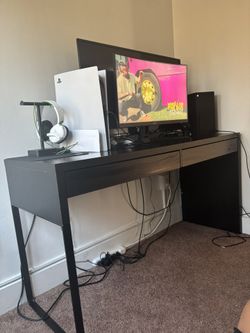 Desk With 2 Drawers