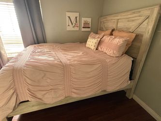 Bed set without mattress Queen