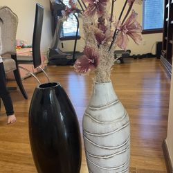 2 Vases Come With Decor