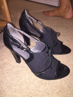 Shoe Size 8 or 81/2 black heel