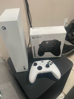 Xbox Series S Bundle Excellent Condition