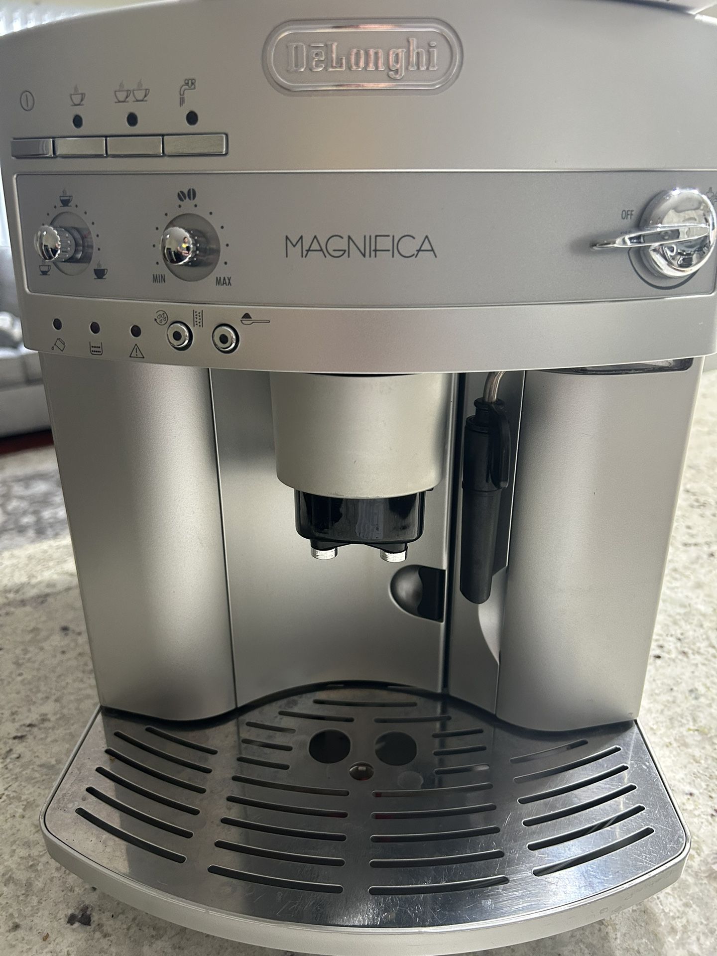 Delonghi Automatic Expresso Grinder And Frother