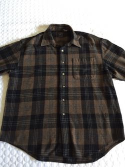 Gap men’s flannel shirt. In like new condition. Very warm.