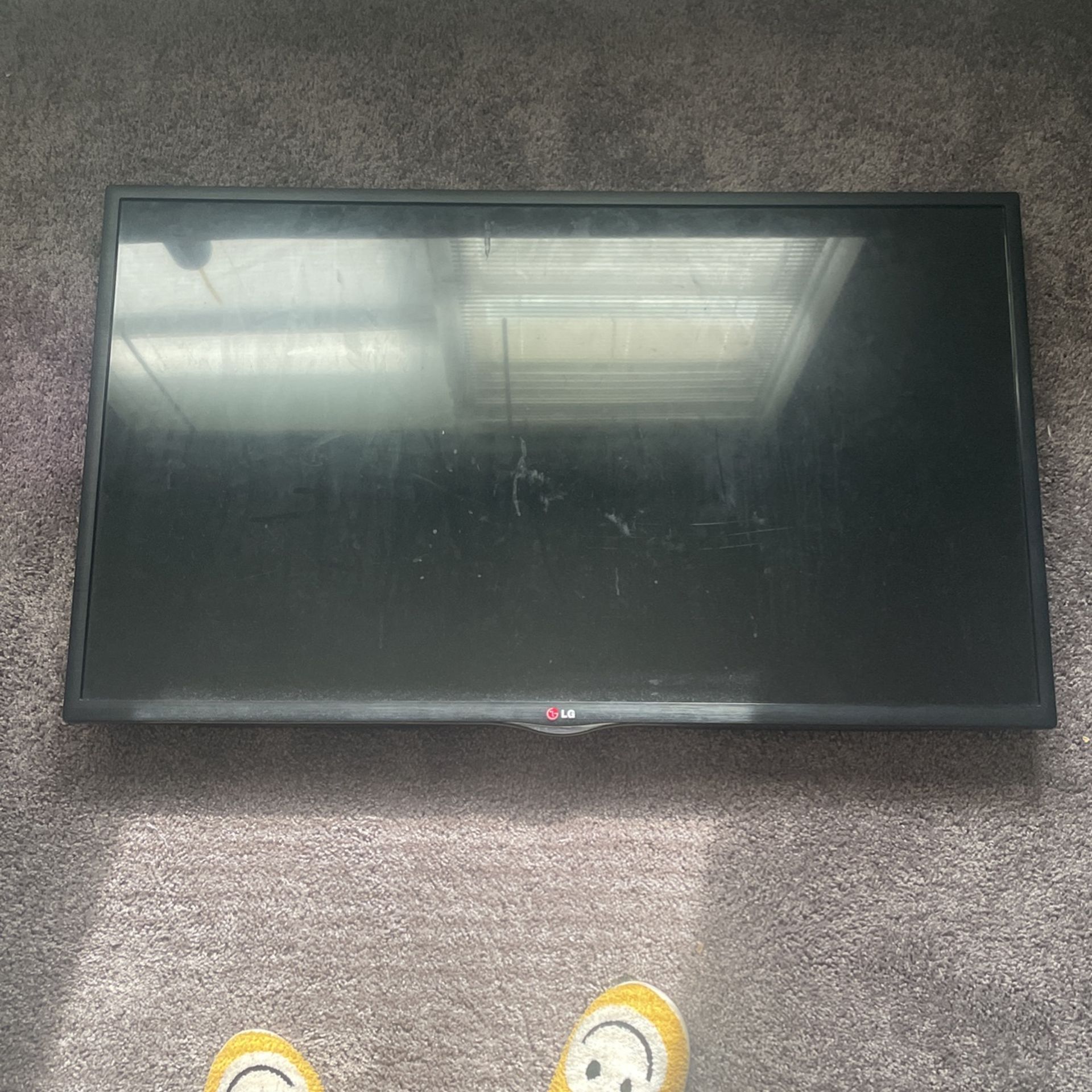 LG TV 40” 