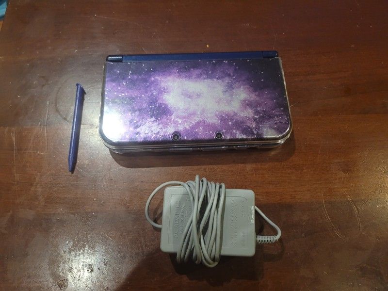 Immaculate Condition- Purple Handheld Console3ds-xl