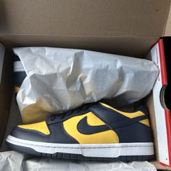Nike Dunk Low Michigan Sizes 4y, , 5y , 5.5y, 6y , 6.5y , 7y
