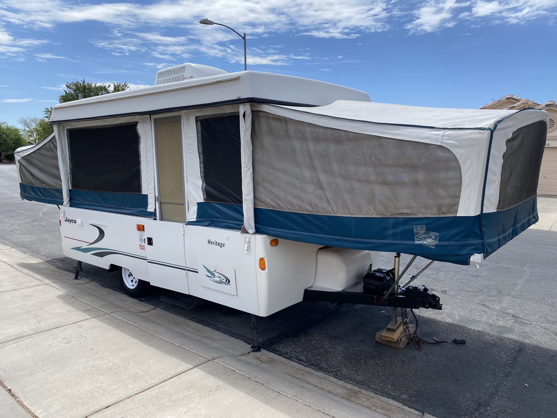 1998 Jayco pop-up trailer 22/FT With A.C good condition