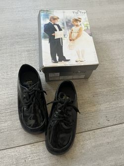TipTop Kids Black Dress Shoes (size 7)