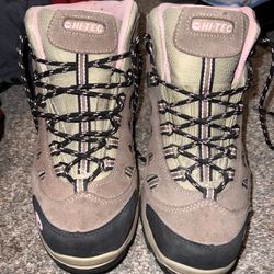 Women’s Hiking Boots 
