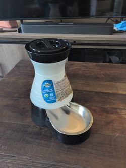 Gravity Pet Food Station