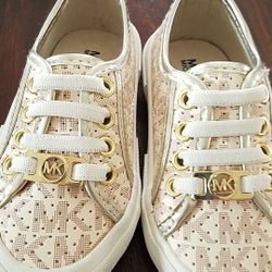 Michael Kors girl shoe size 6