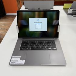 16" MacBook Pro Touchbar*500GB SSD*16GB RAM*2.6Ghz Intel 6 Core i7