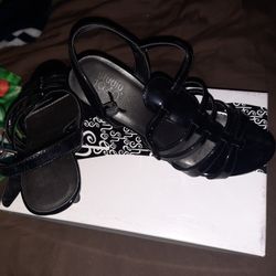 Ladies Shoes Size 7.5 