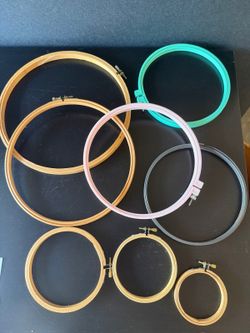 Lot of 7 Embroidery Hoops Mixed Sizes Wood & Plastic Crafting Supplies S-1