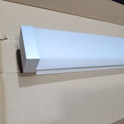 Columbia Lighting CWM4-30XWSM-FRFA-EU. 4ft LED Light Fixture