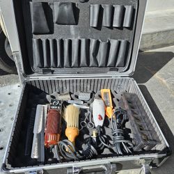 Barbering Case With Oster 76 Clippers and 2 Blades