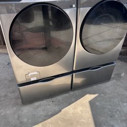 Samsung Washer And Dryer Electric In Great Shape And Conditions 