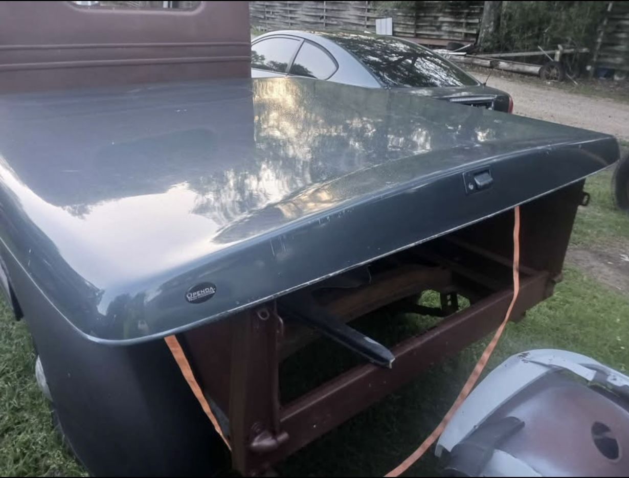 2015 5-3/4’ Hard Tonneau Bed Cover – No Key – Good Condition 📍 Pick up in Denham Springs, LA