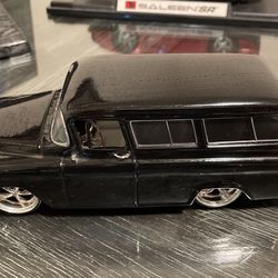1967 Chevrolet Suburban Die Cast  1/24 Scale