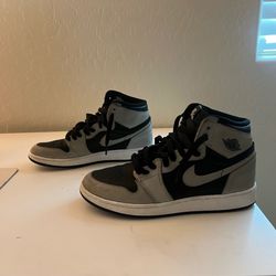 Nike Air Jordan 1 Retro High Grey Black White Men’s Size 7Y / Women’s 8.5