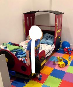 Twin size train bed