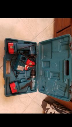 Makita Cordless Drill and Flashlight Set