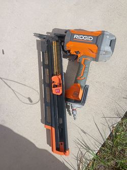 the RIDGID R350RHF Pneumatic 21-Degree Round Head Framing Nailer