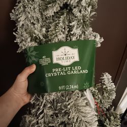 9ft Prelit LED Crystal Garland