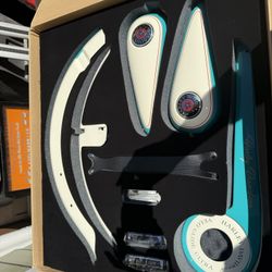 Brand new Harley davidson bicycle velo glide its still in the box is number 133 of 1000 made it has the leather bags also pictures are the same color 