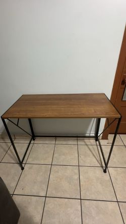 Wooden desk/table