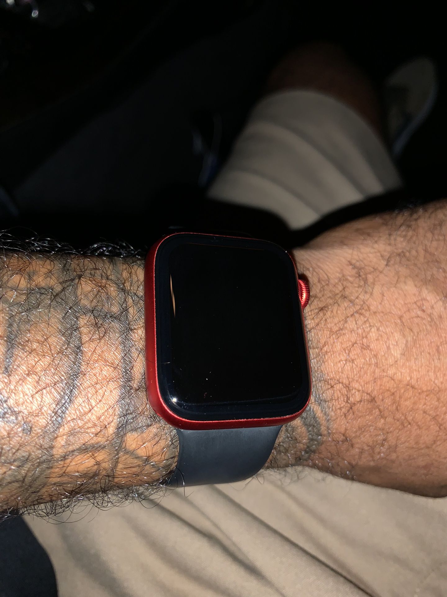 44”  Apple Watch Series 6  GPS  Satellite  Unlockedor Any Career  And I’ll Throw In A Screen Protector And Stand