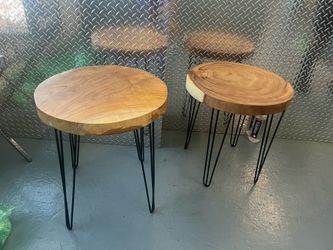 Set of natural wood accent tables