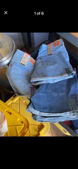 Levi’s Lady’s MID-LENGTH Shorts